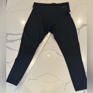 Reebok Men’s Black Athletic Compression Joggers

Shipped within 2 business days